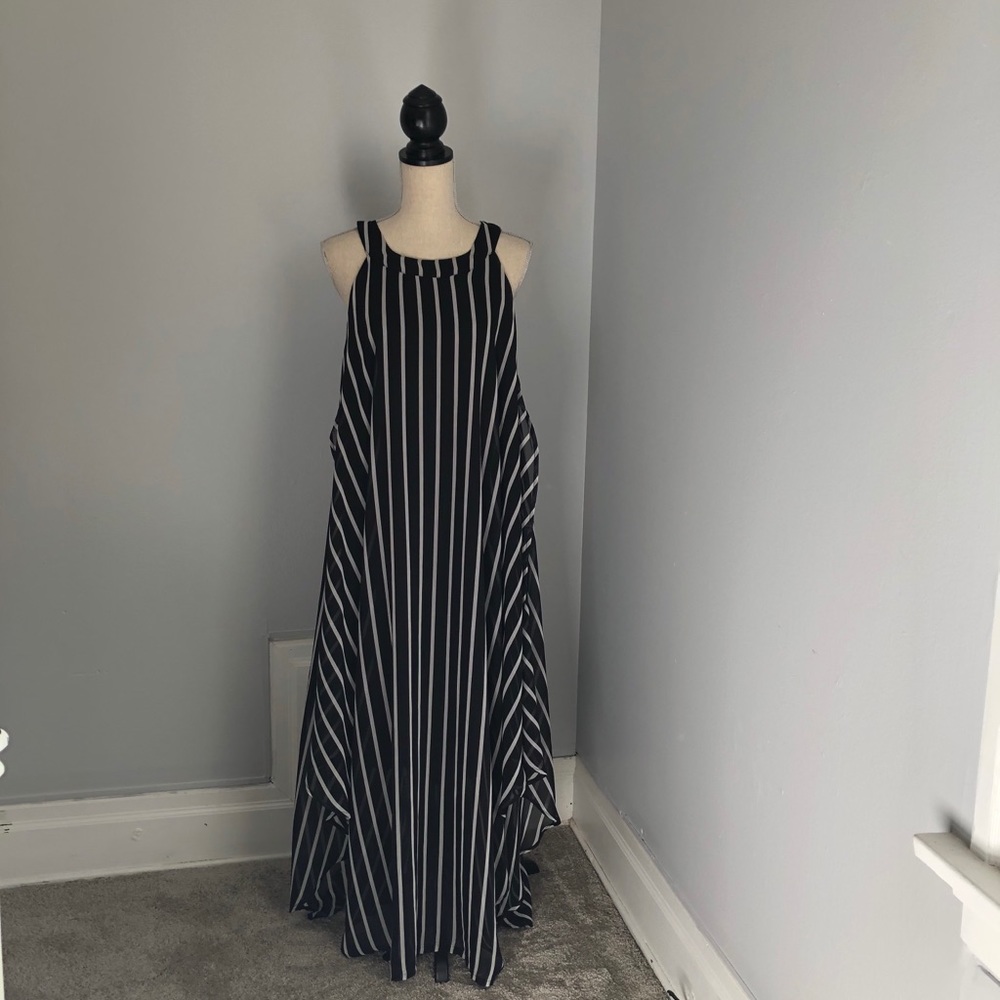 Plus Size Back & White Flowing Scarf Edge Dress